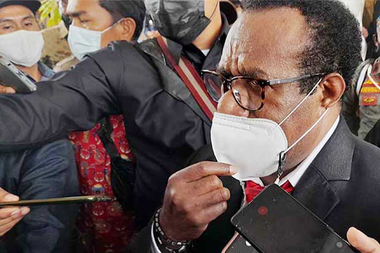 Sekda-Papua-Dance-Yulian-Flassy