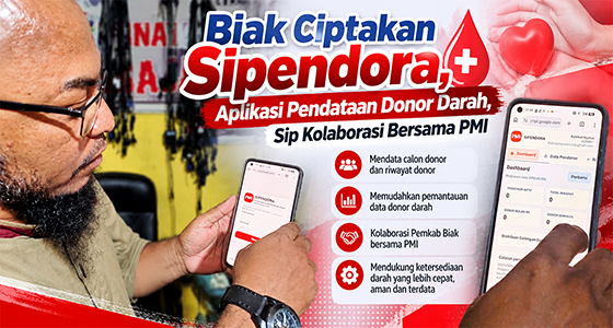 Pengembang Sipendora bersama pegiat sosial Donny Irawan dan Wolter Mendel berdiskusi tentang aplikasi pendataan pendonor darah di Biak, Jumat (23/10).